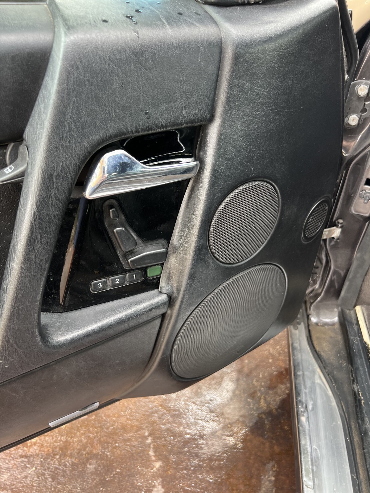 Mercedes-Benz-SL-Class-1992-Convertible-27