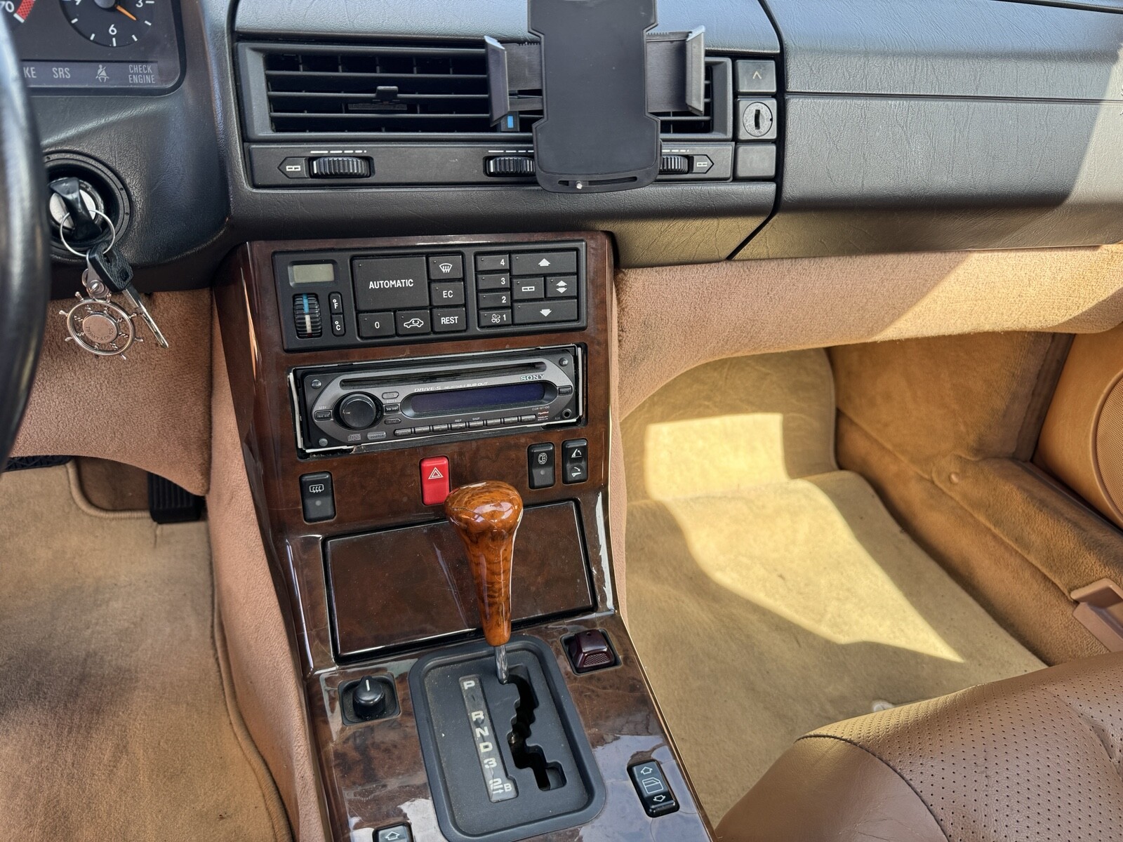 Mercedes-Benz-SL-Class-1992-Convertible-38