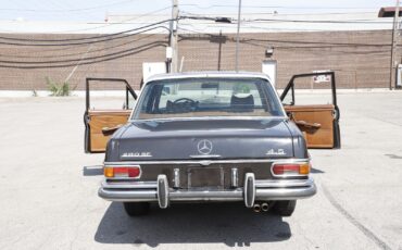 Mercedes-Benz-V-8-1972-11