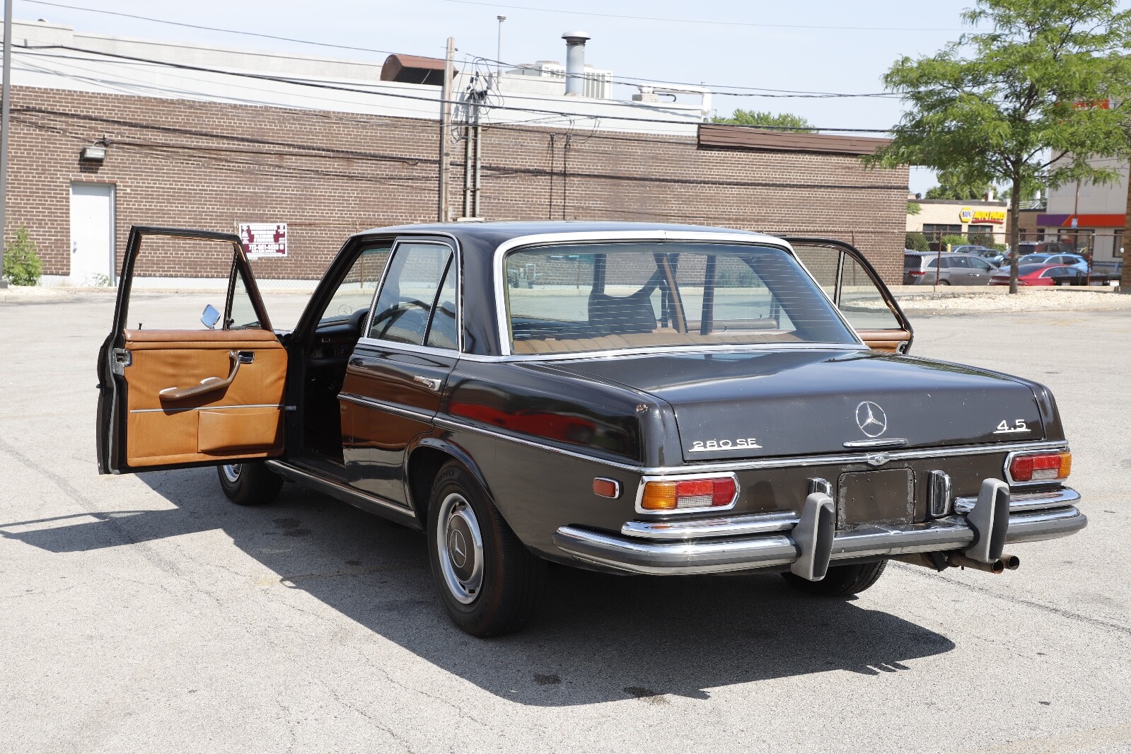 Mercedes-Benz-V-8-1972-12