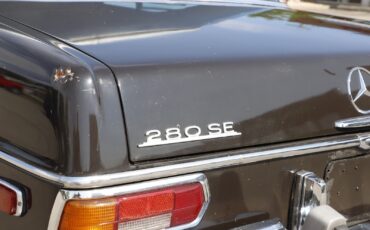 Mercedes-Benz-V-8-1972-13