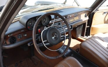 Mercedes-Benz-V-8-1972-14