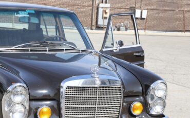 Mercedes-Benz-V-8-1972-2