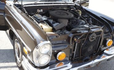 Mercedes-Benz-V-8-1972-5