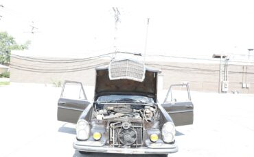 Mercedes-Benz-V-8-1972-7