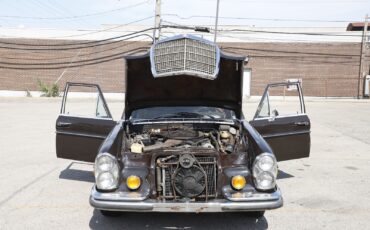 Mercedes-Benz-V-8-1972-8