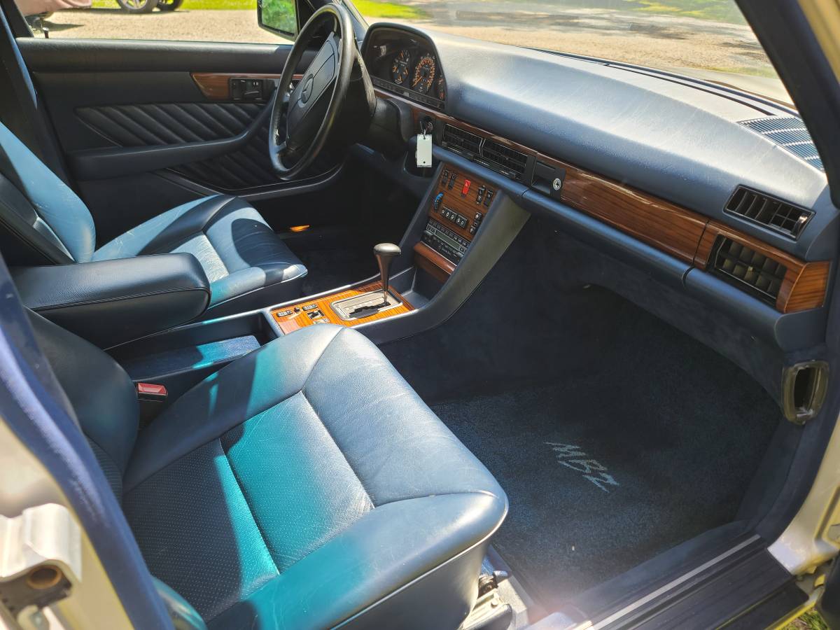 Mercedes-benz-1990-silver-10