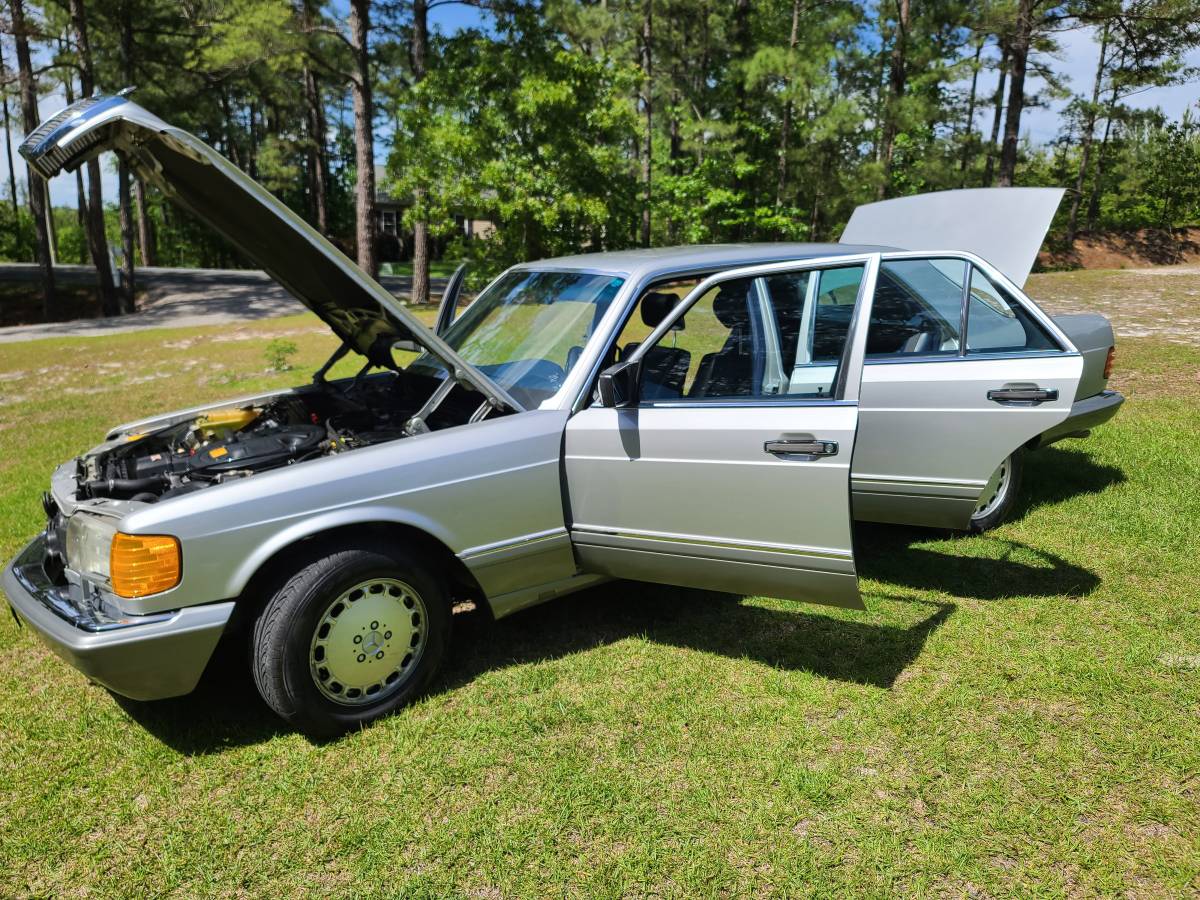 Mercedes-benz-1990-silver-2