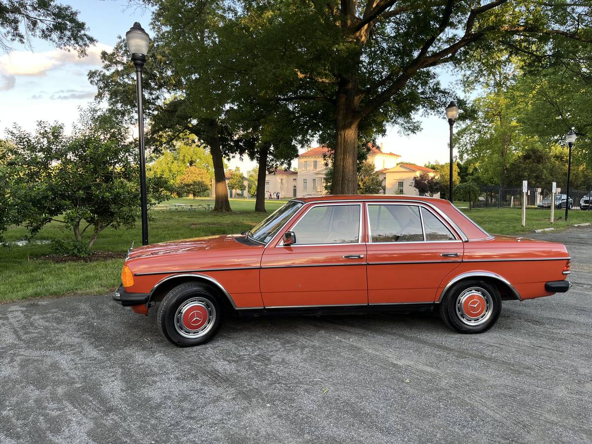 Mercedes-benz-230e-1980-orange-1