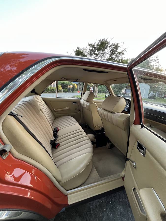 Mercedes-benz-230e-1980-orange-11