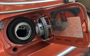 Mercedes-benz-230e-1980-orange-12