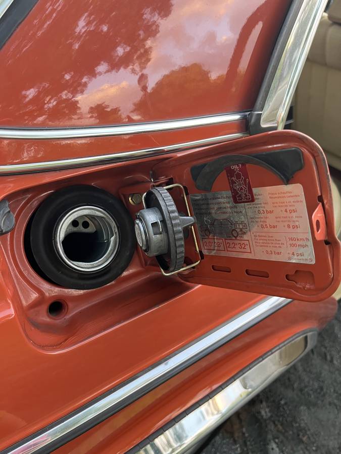 Mercedes-benz-230e-1980-orange-12