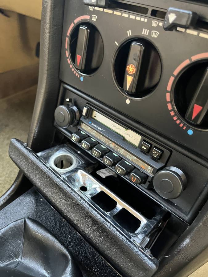 Mercedes-benz-230e-1980-orange-14