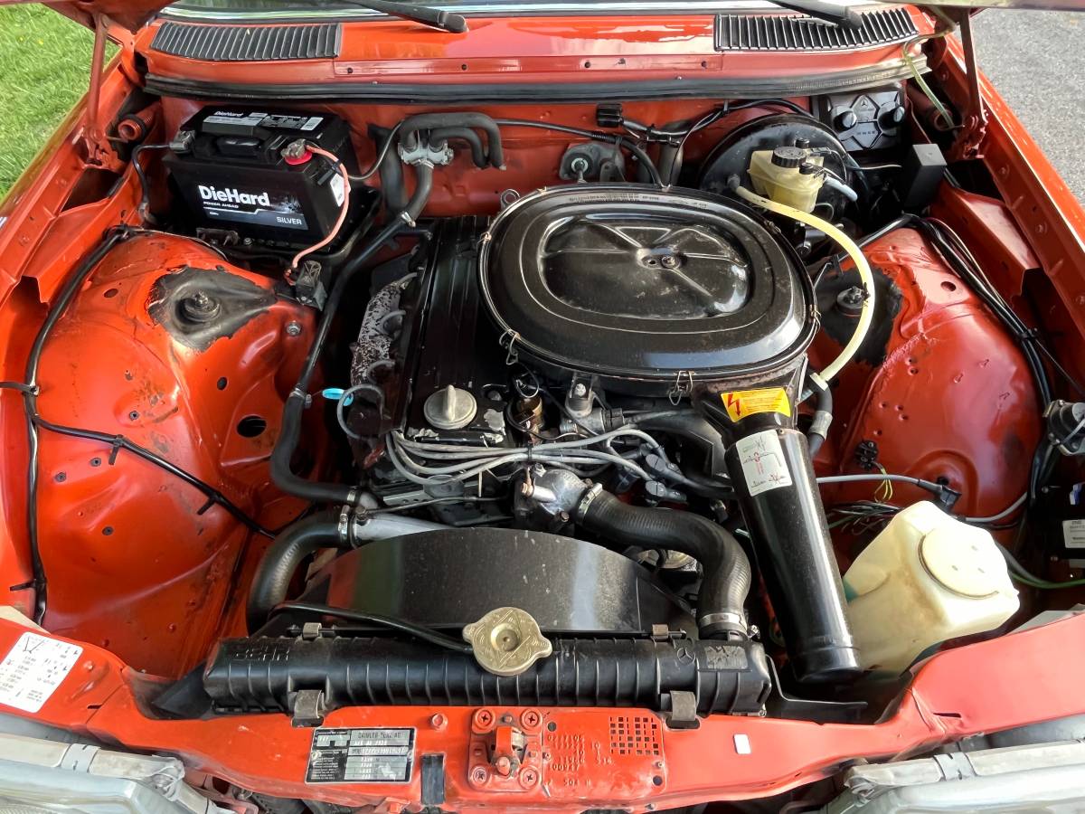 Mercedes-benz-230e-1980-orange-18