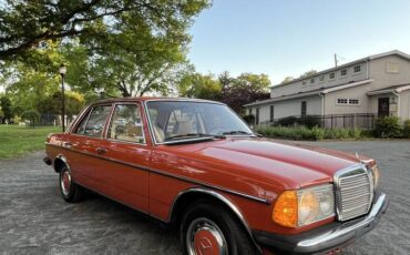 Mercedes-benz-230e-1980-orange-3