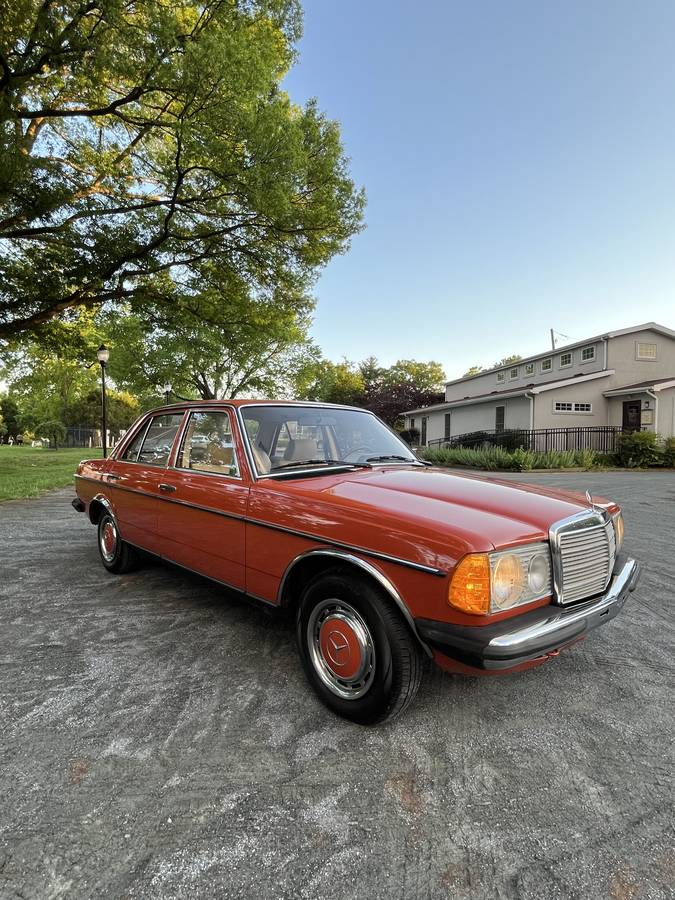 Mercedes-benz-230e-1980-orange-3