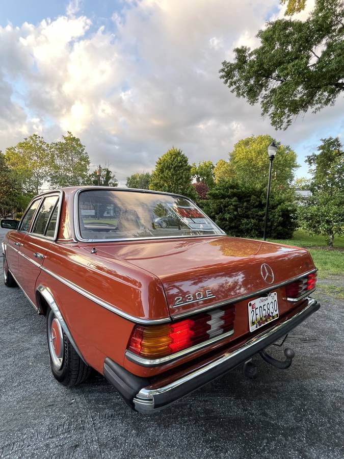 Mercedes-benz-230e-1980-orange-4