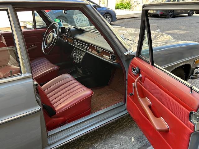 Mercedes-benz-250-1972-10