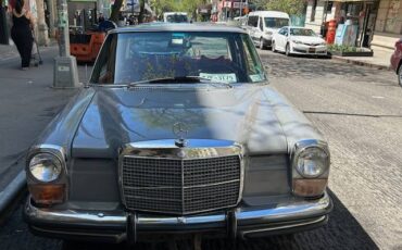 Mercedes-benz-250-1972-3