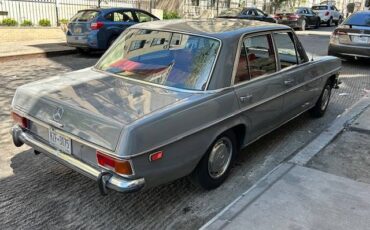 Mercedes-benz-250-1972-4