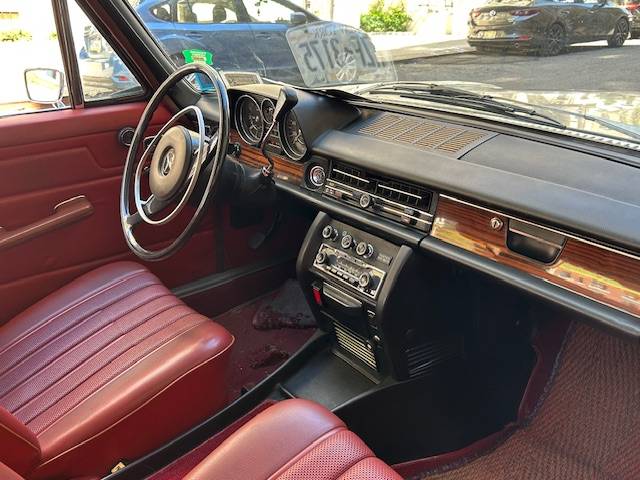 Mercedes-benz-250-1972-5