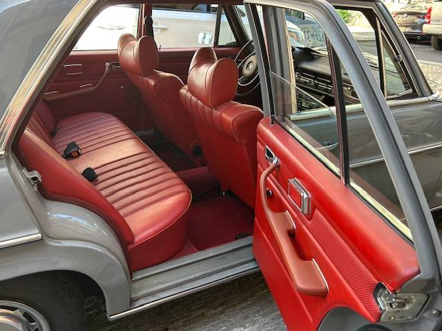 Mercedes-benz-250-1972-6