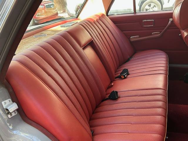 Mercedes-benz-250-1972-8