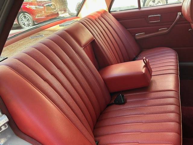 Mercedes-benz-250-1972-9