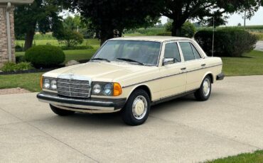 Mercedes-benz-280-e-1978-yellow-1