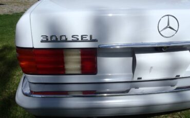 Mercedes-benz-300-sel-1989-white-14