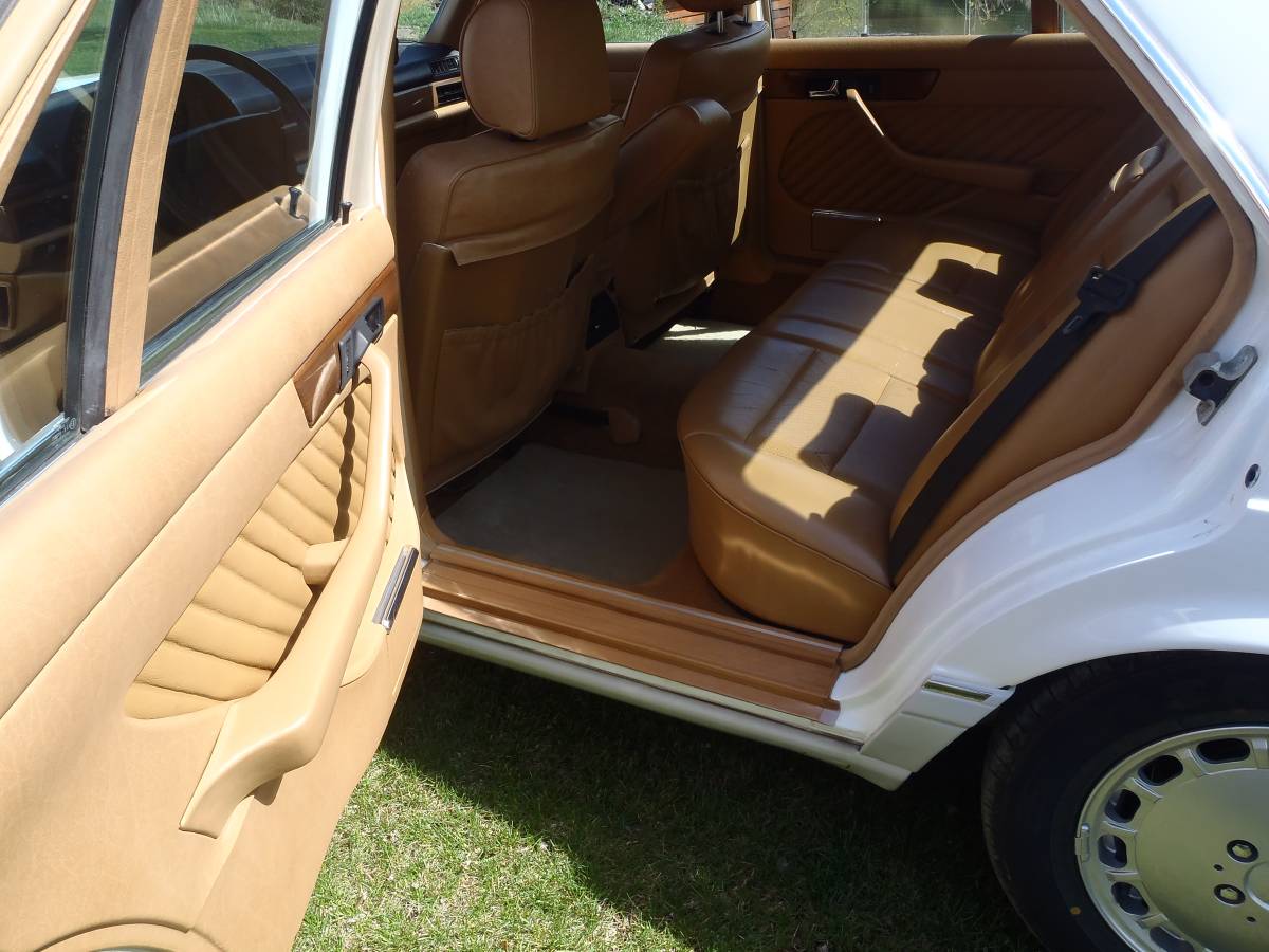 Mercedes-benz-300-sel-1989-white-15