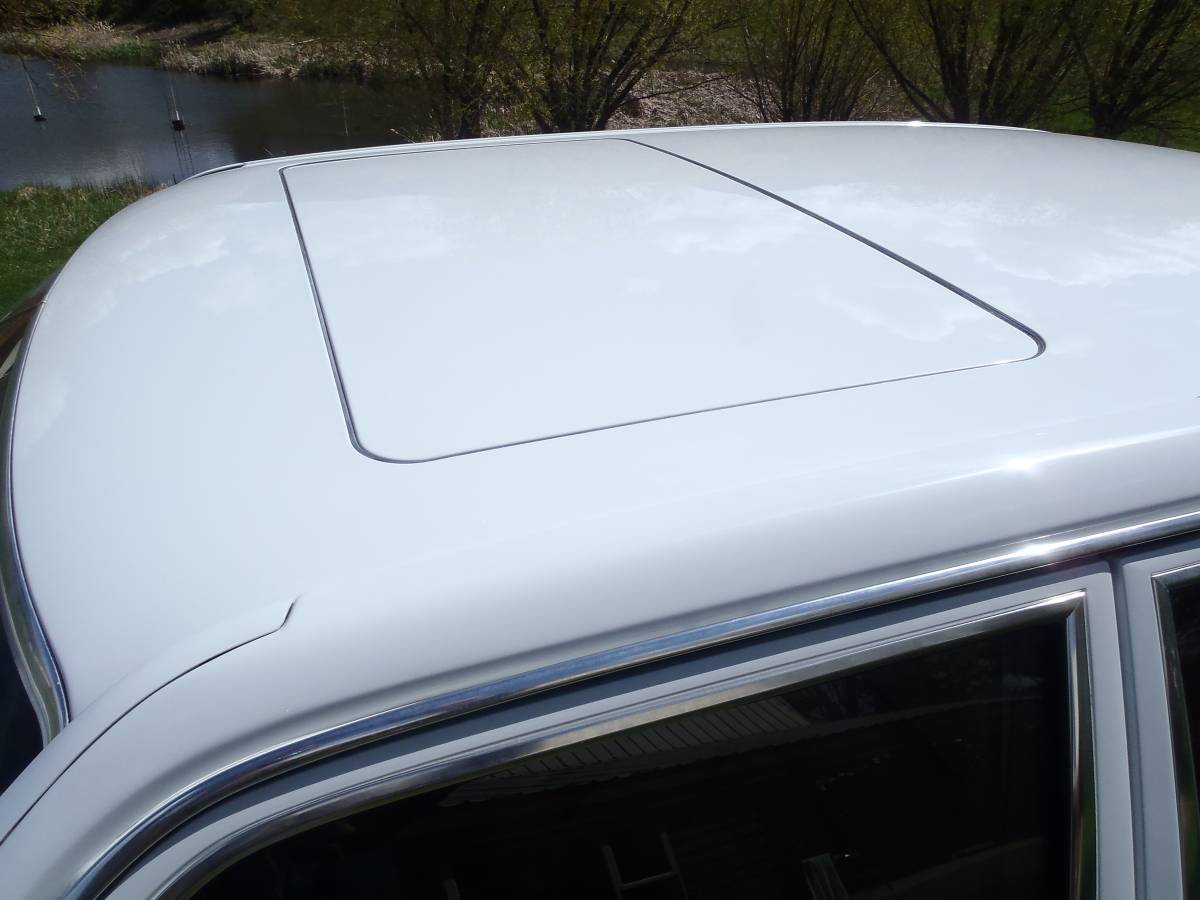 Mercedes-benz-300-sel-1989-white-4
