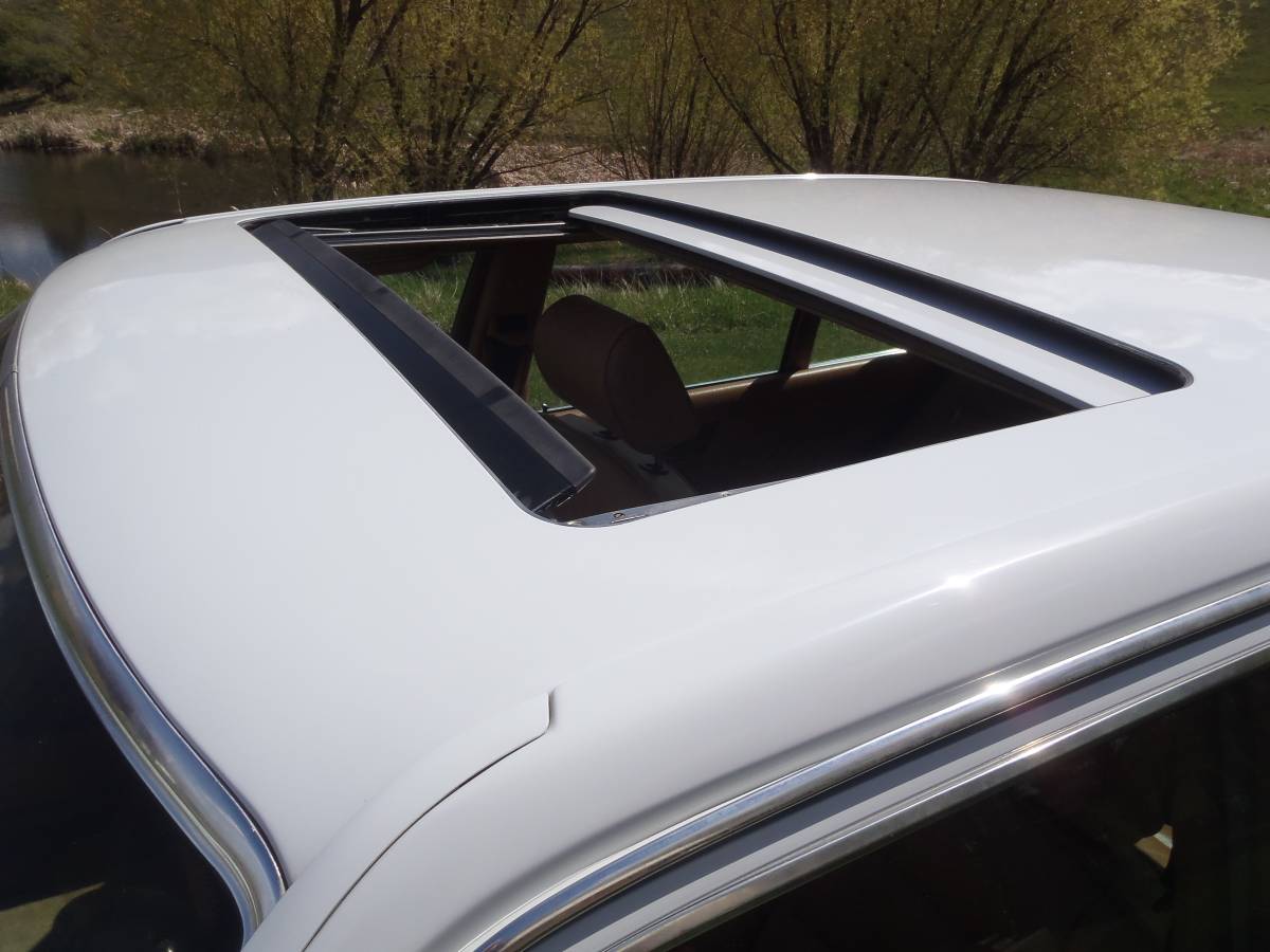 Mercedes-benz-300-sel-1989-white-5