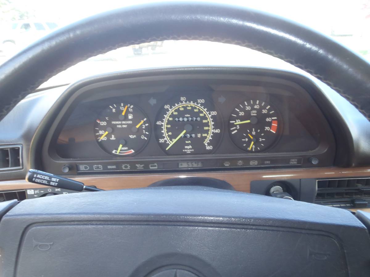 Mercedes-benz-300-sel-1989-white-6