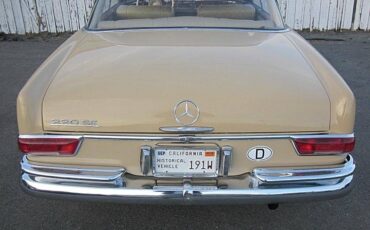 Mercedes-benz-Benz-220-se-coupe-1962-custom-16
