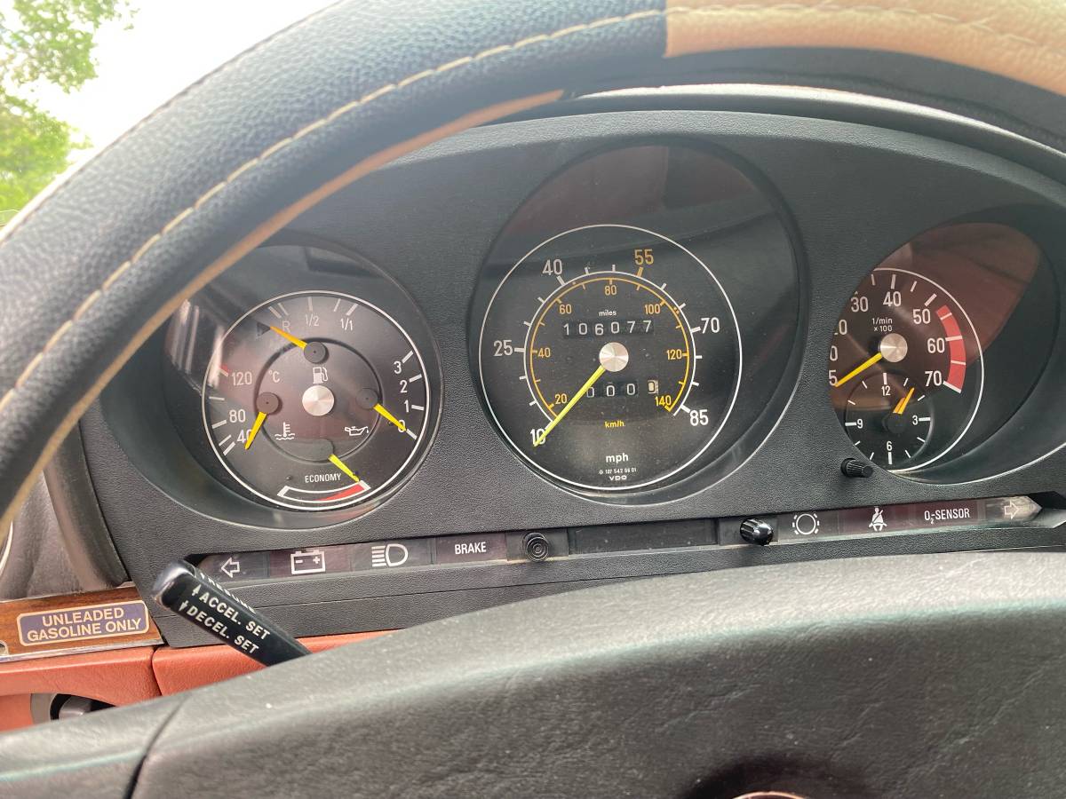 Mercedes-benz-Benz-380sl-1982-yellow-6