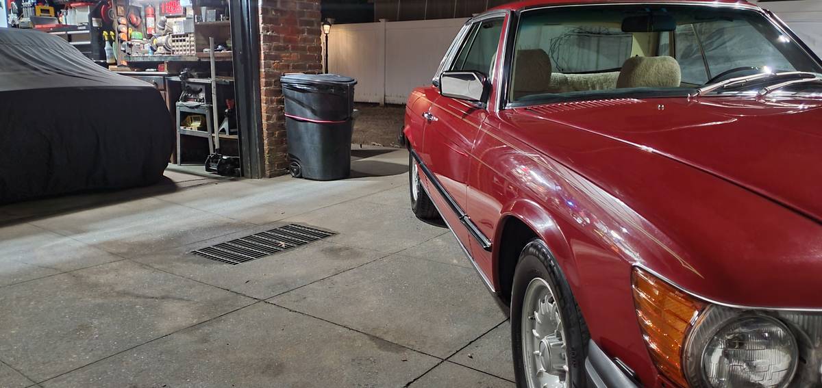 Mercedes-benz-Benz-slc380-1981-red-16