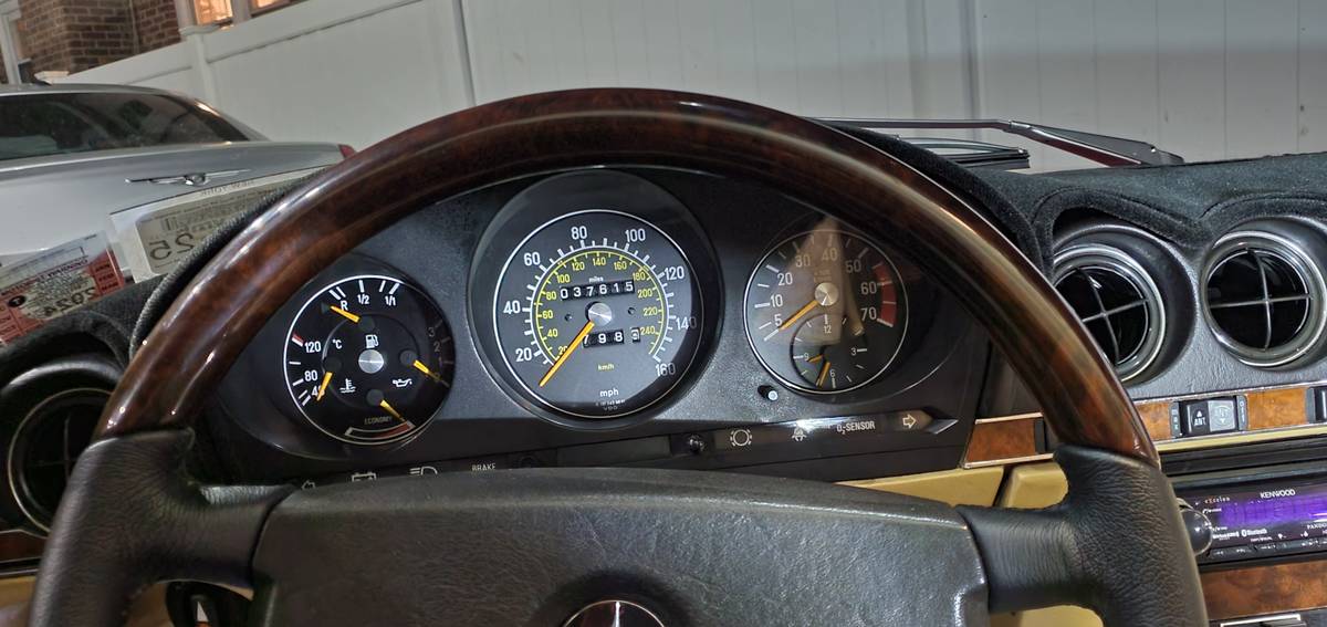 Mercedes-benz-Benz-slc380-1981-red-7