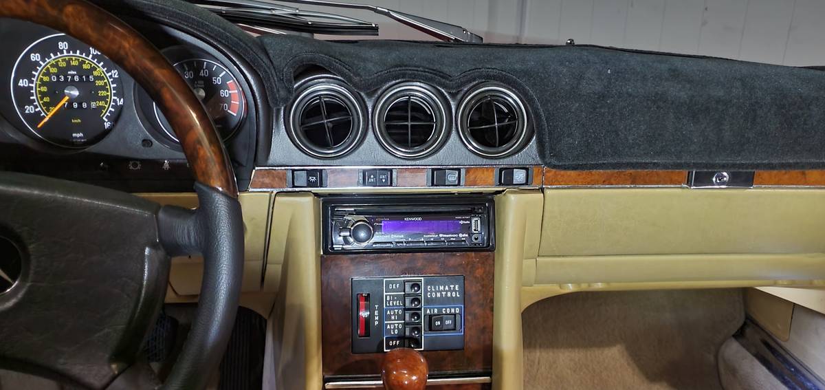 Mercedes-benz-Benz-slc380-1981-red-9