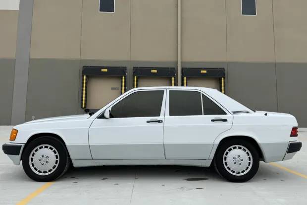 Mercedes-benz-benz-190-190e-2.6-1993-white-1