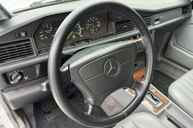 Mercedes-benz-benz-190-190e-2.6-1993-white-3