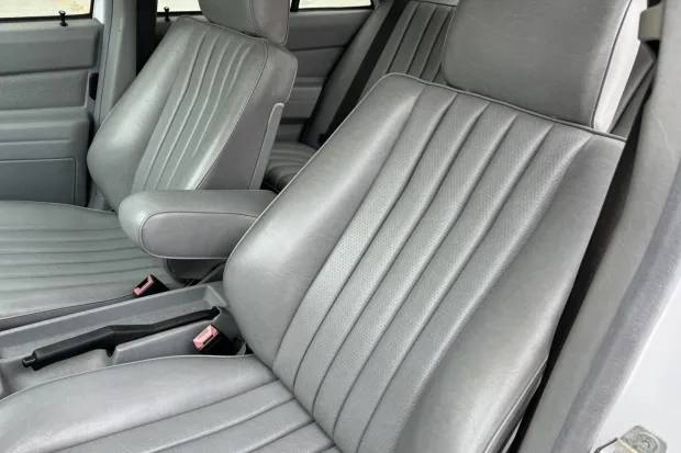 Mercedes-benz-benz-190-190e-2.6-1993-white-4