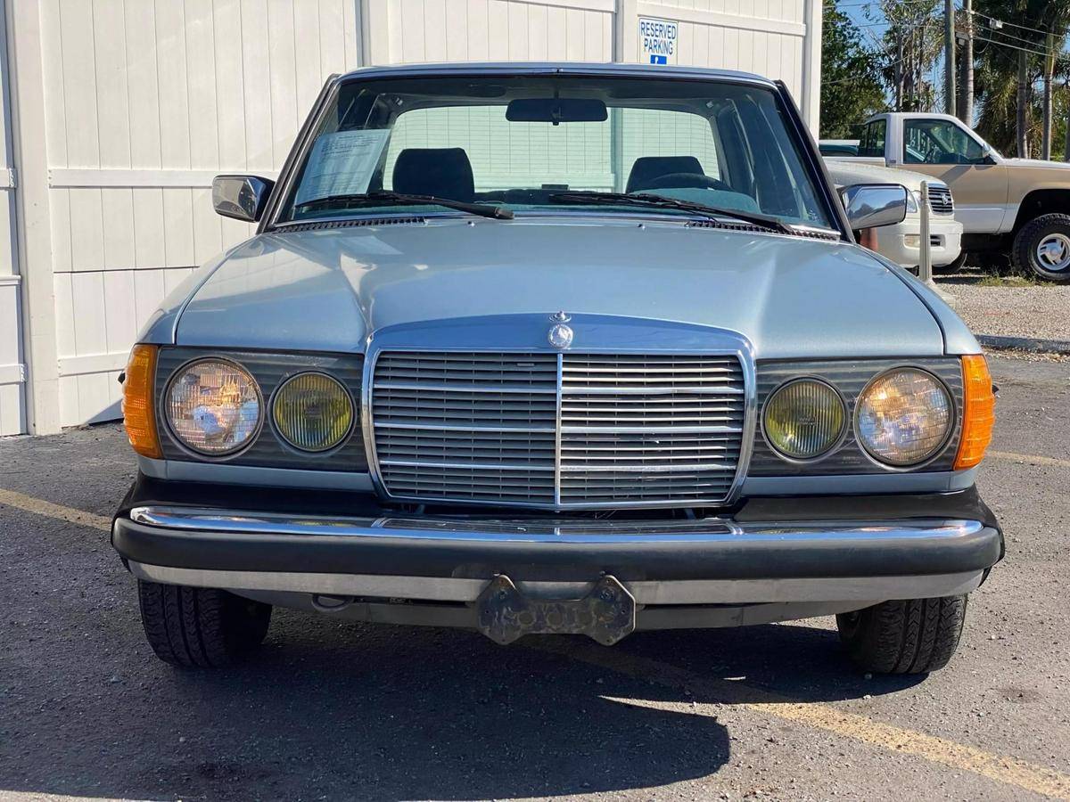 Mercedes-benz-benz-240-diesel-1983-silver-10