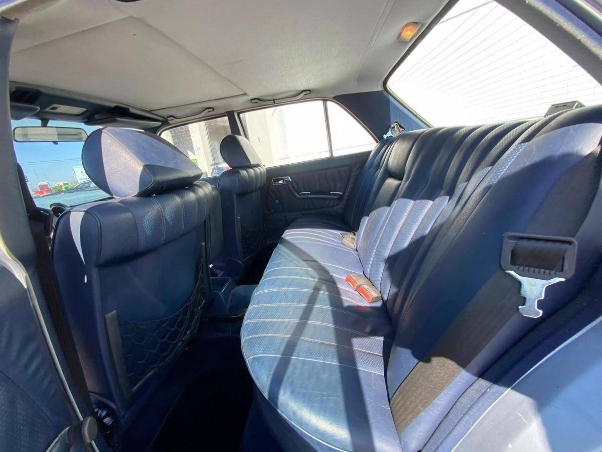 Mercedes-benz-benz-240-diesel-1983-silver-13