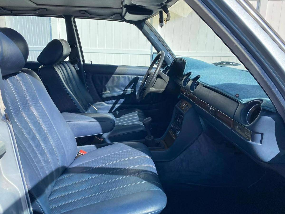 Mercedes-benz-benz-240-diesel-1983-silver-14