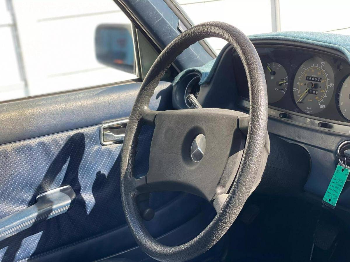 Mercedes-benz-benz-240-diesel-1983-silver-15