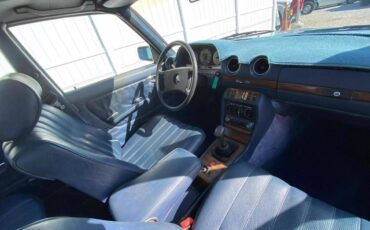 Mercedes-benz-benz-240-diesel-1983-silver-16