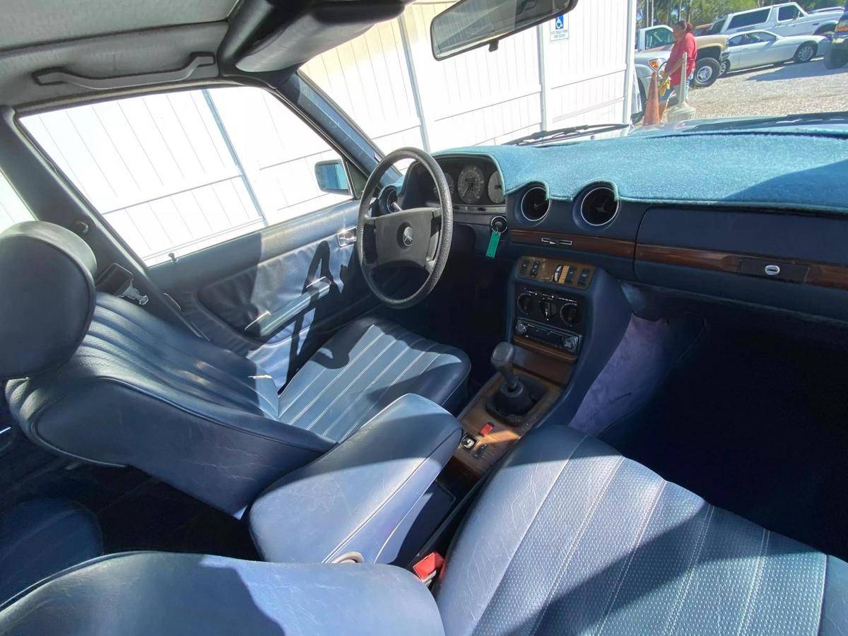 Mercedes-benz-benz-240-diesel-1983-silver-16