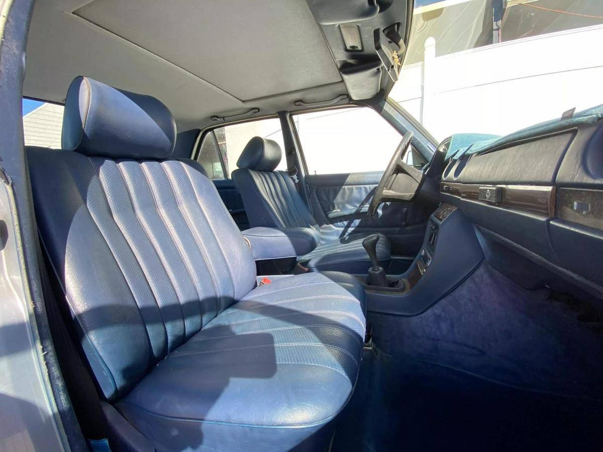 Mercedes-benz-benz-240-diesel-1983-silver-17