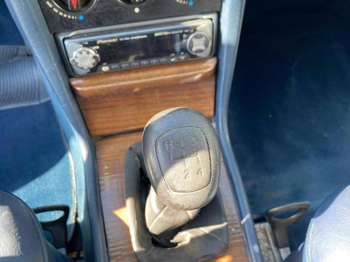 Mercedes-benz-benz-240-diesel-1983-silver-4
